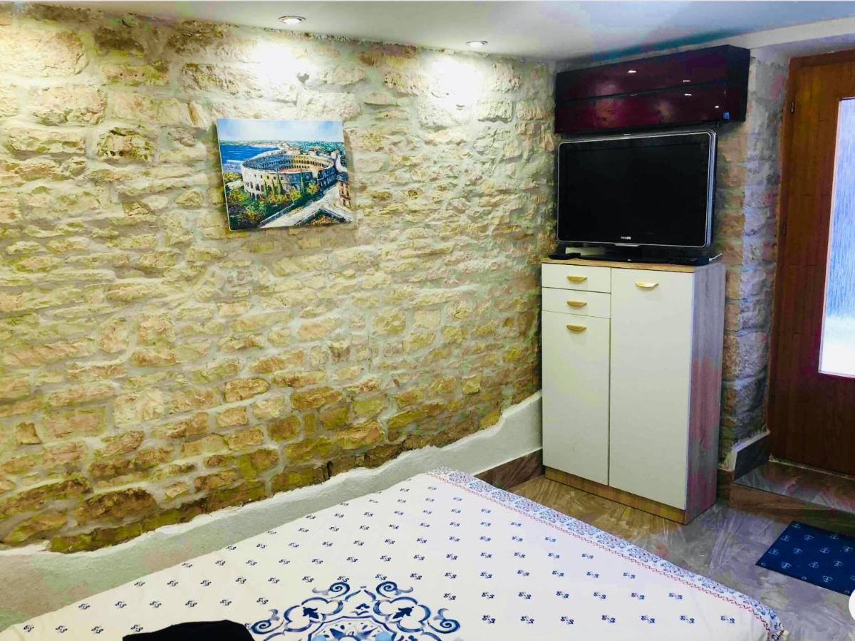Istrian Stone House In The Heart Of The Beautiful Fishing Village Fazana - Only Few Steps From The Sea And The Wonderful Beach - Incl Plasma-Quad-Plus-Filter Against C O V I D Exteriér fotografie